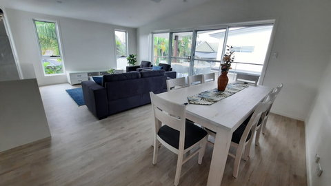 Moby Dick Waterfront Resort Motel - New Castle Holiday 3