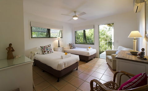 The Retreat Beach Houses - New Castle Holiday 5