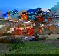 Mary Card's Coach House - New Castle Holiday