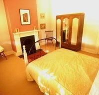 Cromwell House - New Castle Holiday