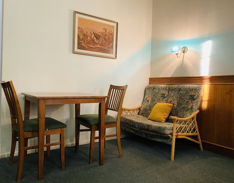 County Lodge Motor Inn - New Castle Holiday 6