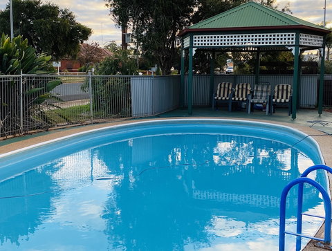 County Lodge Motor Inn - New Castle Holiday 1