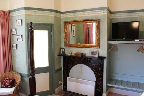 Ross B&B Accommodation - New Castle Holiday 7