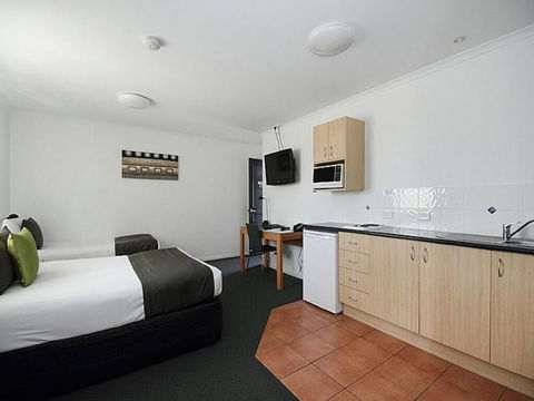 Browns Plains Motor Inn - New Castle Holiday 3