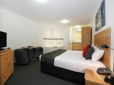 Browns Plains Motor Inn - New Castle Holiday 1