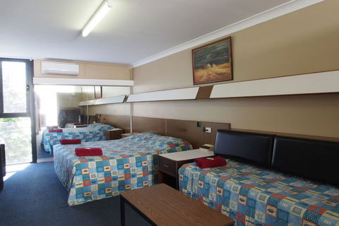 City Beach Motel - New Castle Holiday 6