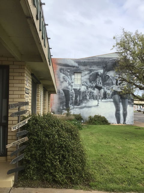 Mount Wycheproof Motor Inn - New Castle Holiday 6