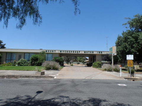 Mount Wycheproof Motor Inn - New Castle Holiday 4