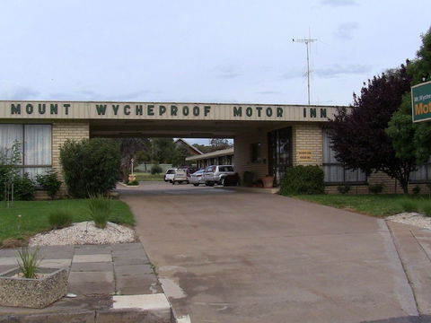 Mount Wycheproof Motor Inn - New Castle Holiday 2