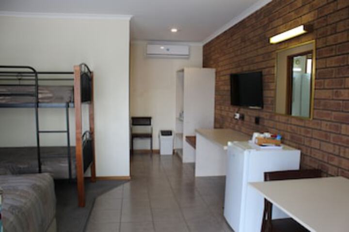 Bet Bet VIC New Castle Holiday