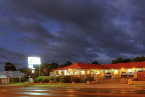 Jumbuck Motor Inn - New Castle Holiday 4