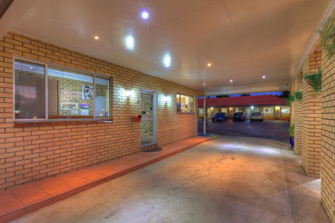 Jumbuck Motor Inn - New Castle Holiday 1