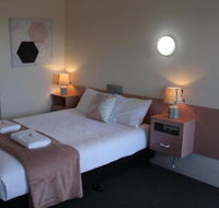 Caloundra Suncourt Motel - New Castle Holiday
