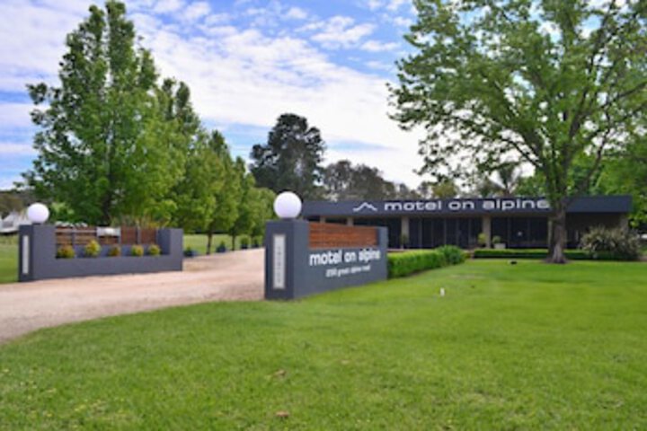 Myrtleford VIC New Castle Holiday