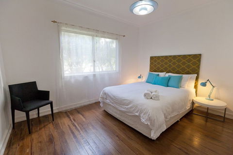 Ron's Beach House - New Castle Holiday 4