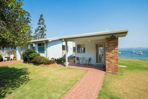 Quarantine Bay Beach Cottages - New Castle Holiday 1