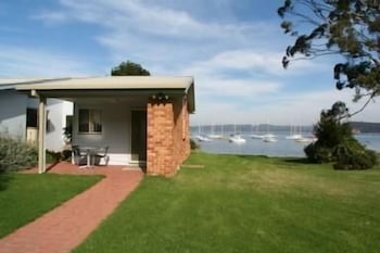 Quarantine Bay Beach Cottages - New Castle Holiday 4