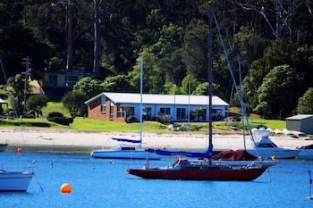 Quarantine Bay Beach Cottages - New Castle Holiday 0