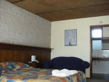 Darlot Motor Inn - New Castle Holiday 6