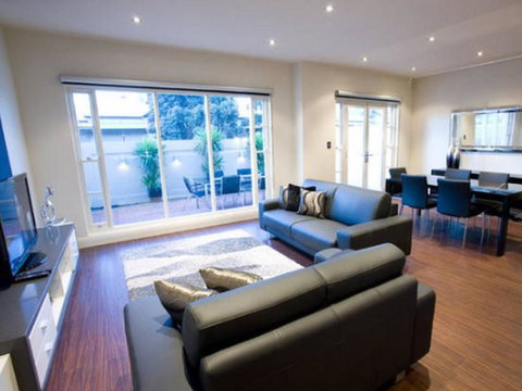 Precinct On Jardine Accommodation - New Castle Holiday 1