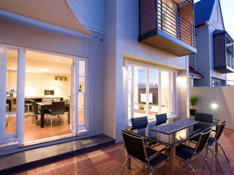 Precinct On Jardine Accommodation - New Castle Holiday 2