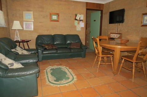 Bentwood Olive Grove Accommodation - New Castle Holiday 5
