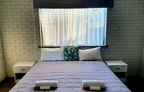 City Lights Motel - New Castle Holiday 6