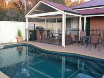 Golden River Motor Inn - New Castle Holiday 1