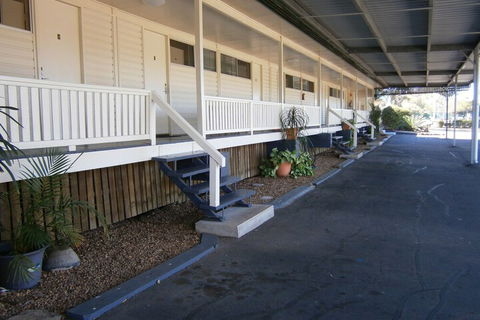 Kellys Motel Oakey - New Castle Holiday 6