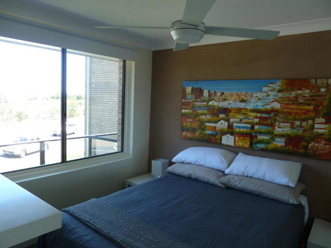 Montgomery Apartments - New Castle Holiday 4