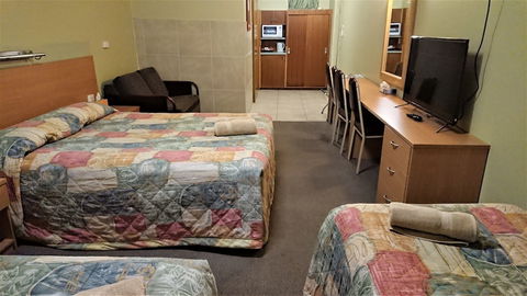 New Olympic Motel - New Castle Holiday 6