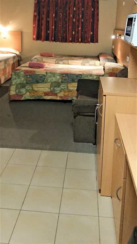 New Olympic Motel - New Castle Holiday 3