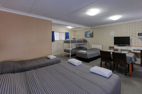 Binalong Motel - New Castle Holiday 7