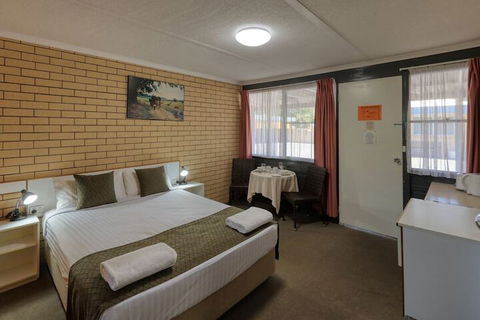 Binalong Motel - New Castle Holiday 6