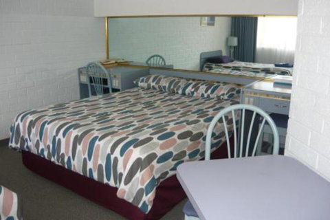 Bridge Motel - New Castle Holiday 7