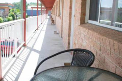 Bridge Motel - New Castle Holiday 6