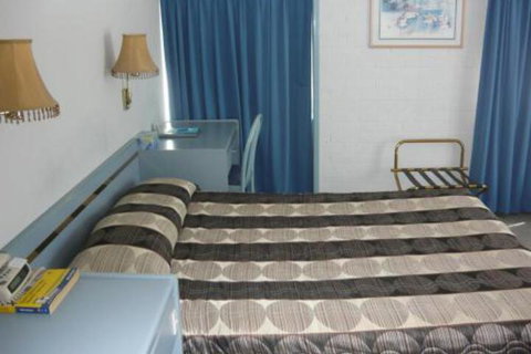 Bridge Motel - New Castle Holiday 5