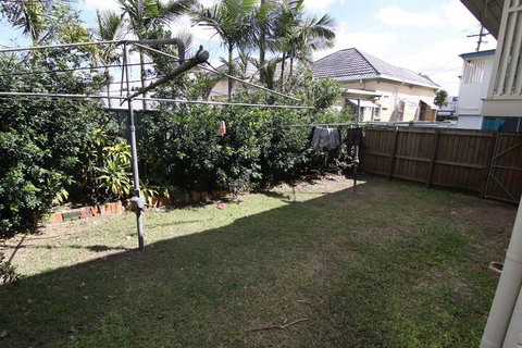 Some Rooms Backpacker - New Castle Holiday 5