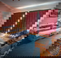 Eagle Heights Mountain Hotel - New Castle Holiday