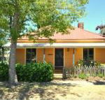 Cooma Cottage - New Castle Holiday