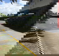 Country Plaza Motor Inn - New Castle Holiday