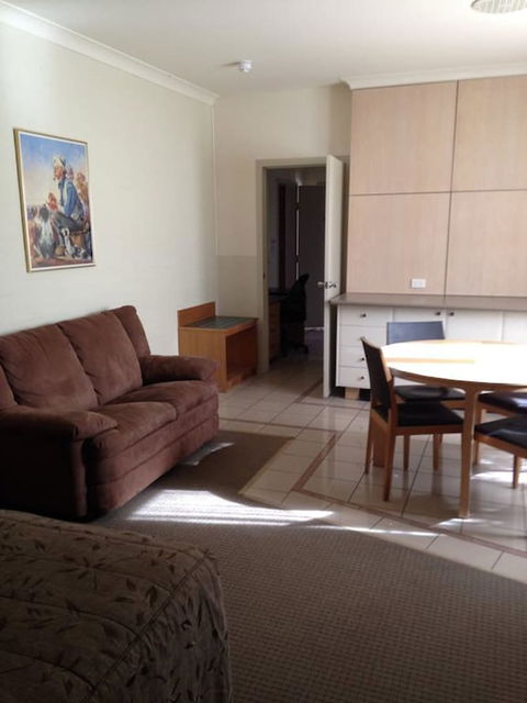 Francis Phillip Motor Inn - New Castle Holiday 4