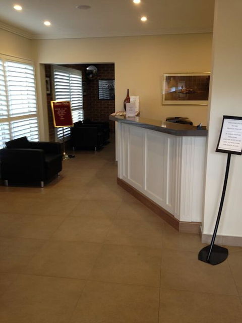 Francis Phillip Motor Inn - New Castle Holiday 3