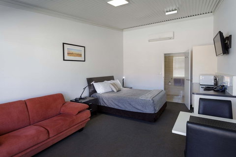 Gunnedah Lodge Motel - New Castle Holiday 6