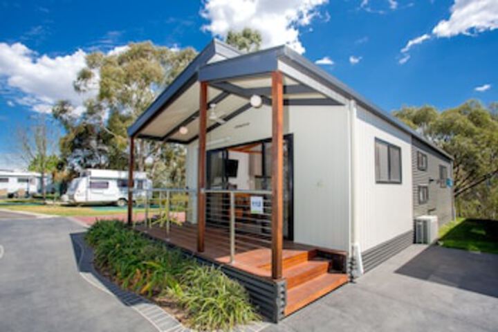 Merlynston VIC New Castle Holiday
