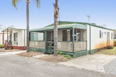 Central Caravan Park - New Castle Holiday 1