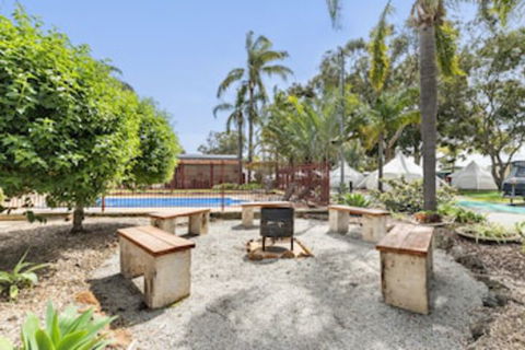 Central Caravan Park - New Castle Holiday 0