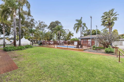 Central Caravan Park - New Castle Holiday 3