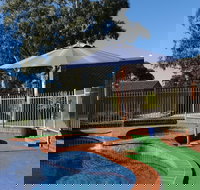 Golden Reef Motor Inn - New Castle Holiday