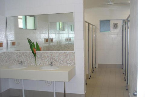 Absolute Backpackers Mission Beach - New Castle Holiday 5